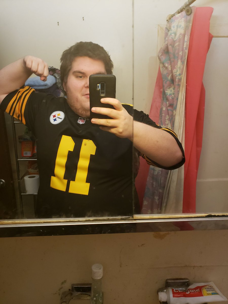 mrhamttv's tweet image. Fresh out the shower repping the squad #GameDay #PittsburghSteelers @ChaseClaypool