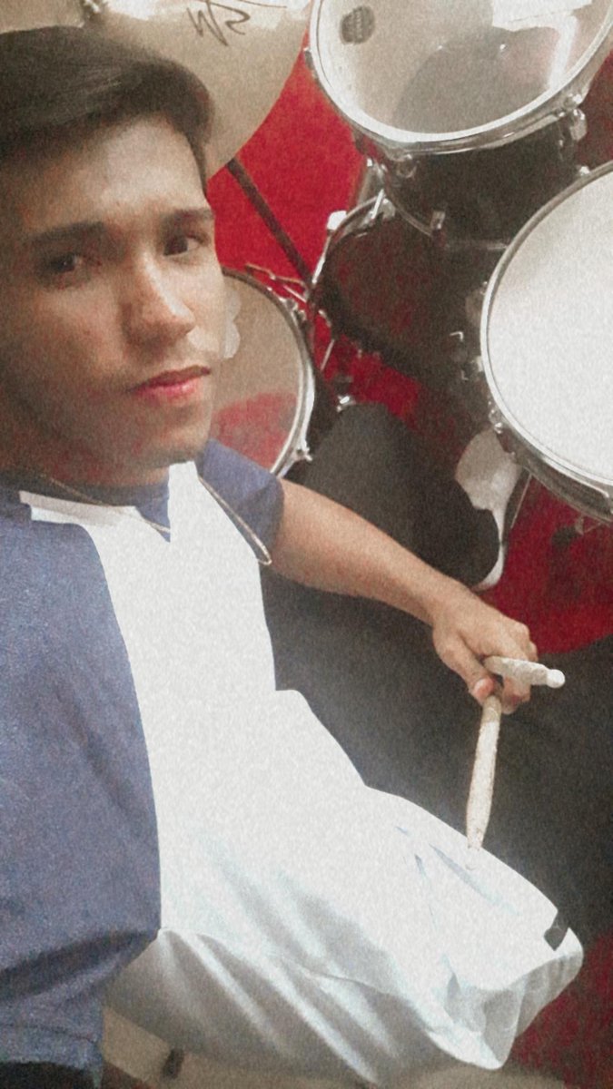 HugoHenrique001's tweet photo. 🎸🥁 https://t.co/9B3fC27GC9