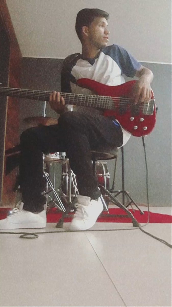 HugoHenrique001's tweet photo. 🎸🥁 https://t.co/9B3fC27GC9