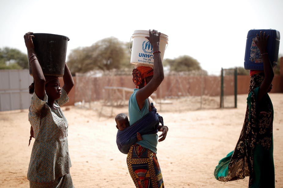 h2go_global's tweet photo. Water is HEAVY and this responsibility is on the shoulders of women in marginalised communities. Yes, women still carry most of the world's drinking water for their family.

Help us empower these women with the gift of clean water.

#H2GOGlobal #LetLifeFlow #EndWaterPoverty https://t.co/fFPwLq2YiZ