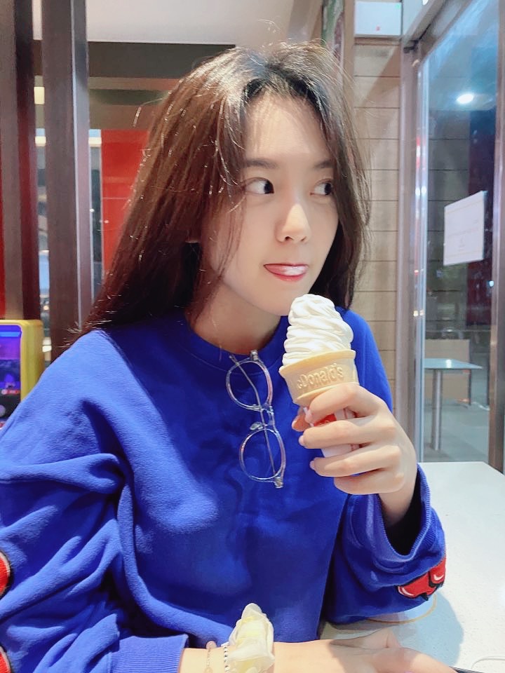RedSquare_CR_FC's tweet photo. [TWITTER] 

[#GREEN]
Estoy congelada😎 (Helado incluso si te congelas hasta morir)

cr. RedSquareGlobal
🌹❤️ RedSquare Costa Rica🌹❤️ https://t.co/KmOEsGtXt2