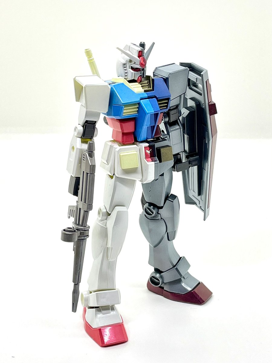 Sawat13 しょうもないモノを作ってしまった 先月のガンプラ Expoの入場特典のクリアイエローのegガンダムを雲母堂本舗のパール各色で塗装したんです 右半分を白下地 Gpホワイト 左半分を黒下地で 白をagパール 赤 青 黄をccパール各色 関節部は Sawat13 しょうもないモノを作ってしまった 先月のガンプラ Expoの入場特典のクリアイエローのegガンダムを雲母堂本舗のパール各色で塗装したんです 右半分を白下地 Gpホワイト 左半分を黒下地で 白をagパール 赤 青 黄をccパール各色 関節部は