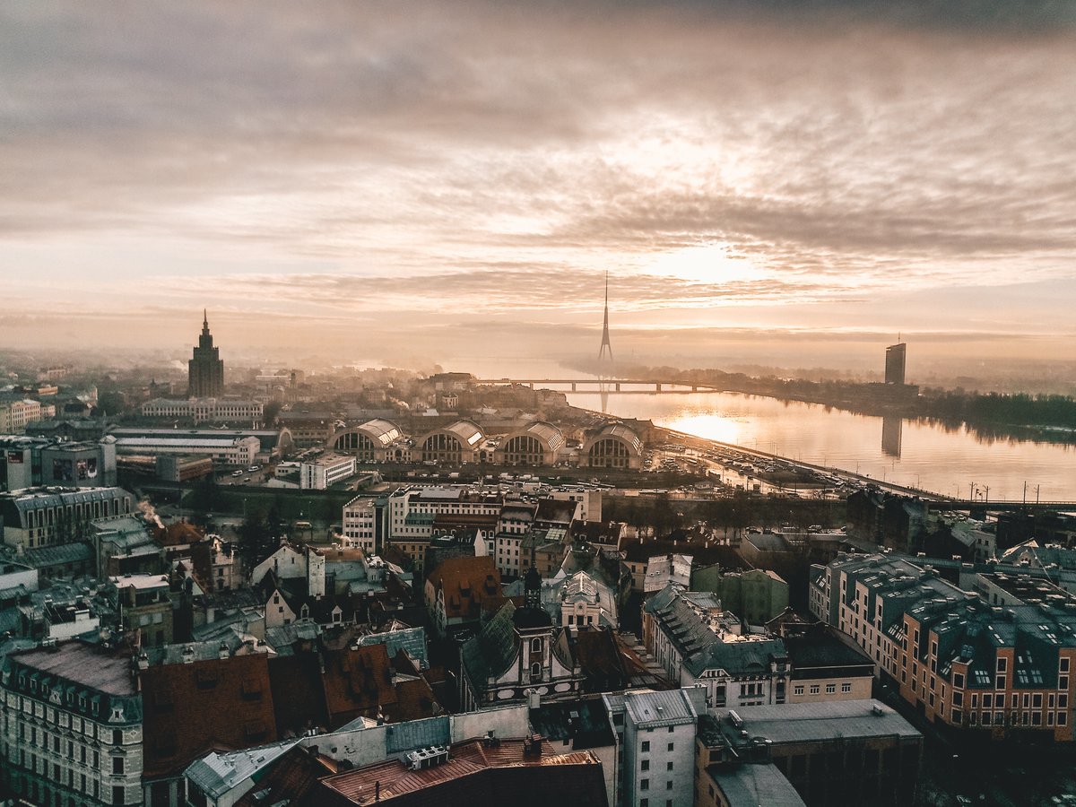 PaymentsNet's tweet photo. @nordigen launches first-ever free open banking platform to challenge @tink and @Plaid 

Latvian fintech Nordigen today launches the first-ever free open banking API platform.

Read more here: https://t.co/mIbLjXr8BZ

#fintech #payments #fintecheu https://t.co/pxpLpK3bPc