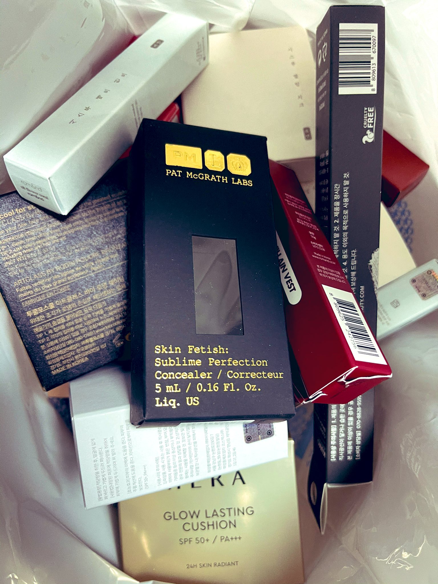 使用人b子 コスメの空箱どうするか問題ですが 私は全部小学校に寄付してます こんなのでも図工の材料で喜んでもらえるので 今回はこの箱が車になるらしい コスメの箱が車になるとかめちゃくちゃかわいいな T Co N04rfke9de Twitter