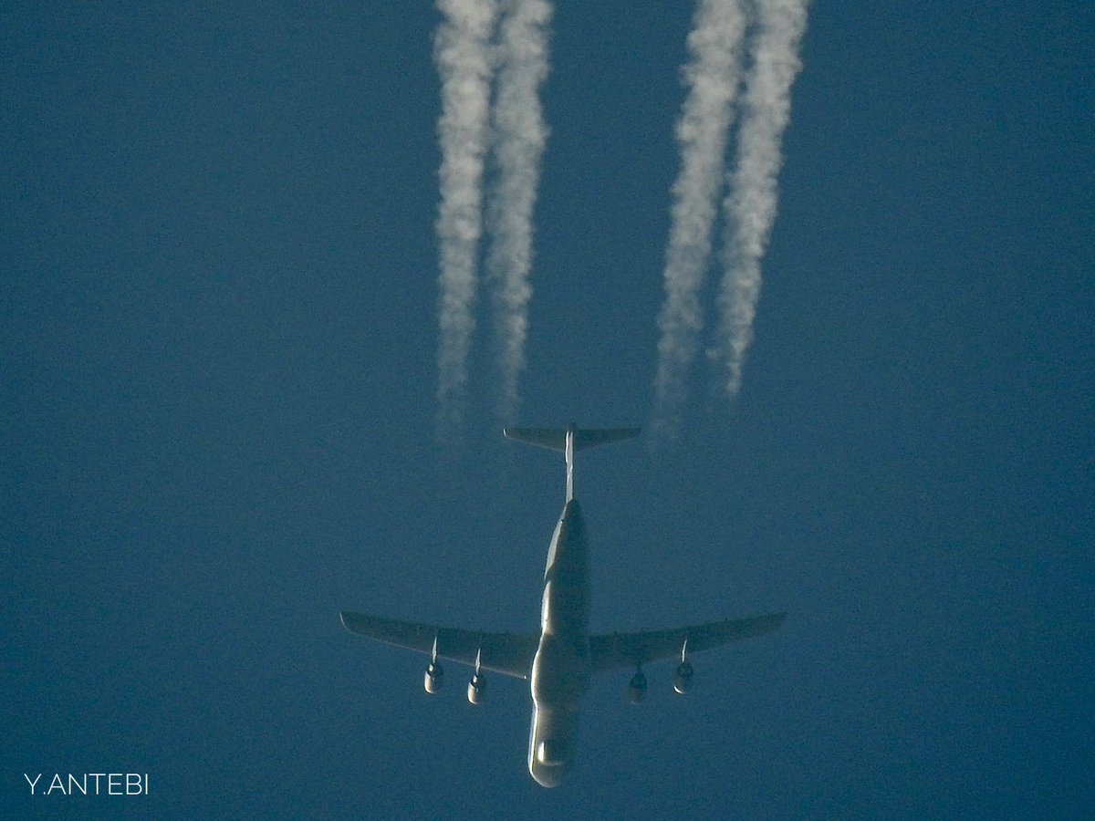 I’ve waited a long time for these pictures! The amazing #C5M as #RCH103 87-0042 out of Al Azraq heading back west (Ramstein?) at FL340 #contrail #contrailspotting #avgeek #C5SuperGalaxy #milair #freighter #CargoAircraft #TravisAFB