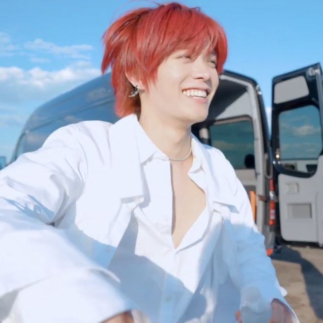 IssaHerondale's tweet photo. No soy parte del fandom, sino oyente ocasional de NCT, pero quedé fascinada por Yuta desde el momento que lo vi. Va mas allá del talento. Él tiene una luz especial. Me gusta su sonrisa y la forma en la que es. Y no merece el trato que recibió. Por eso me uno #YutaDeservesBetter https://t.co/hMyjrGLvbw