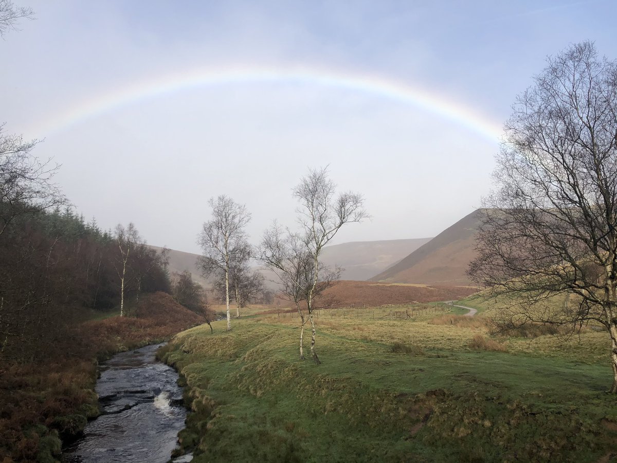 rainbowchaser79's tweet photo. Things I like:
Being outside
Tea
Chocolate
Rainbows
Things included on my walk today:
#BrewWithAView
#WispaWithAVista
Rainbow β₯οΈπ
Not bad for a Wednesday https://t.co/QDYY6tM3yv