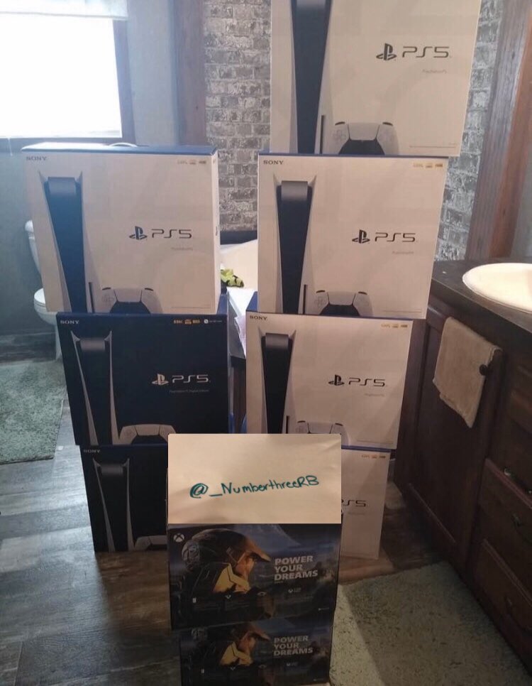 _numberthreeRB's tweet photo. @PS5StockNews Who need the ps5 ??? Tap n https://t.co/PZst7lhLTw