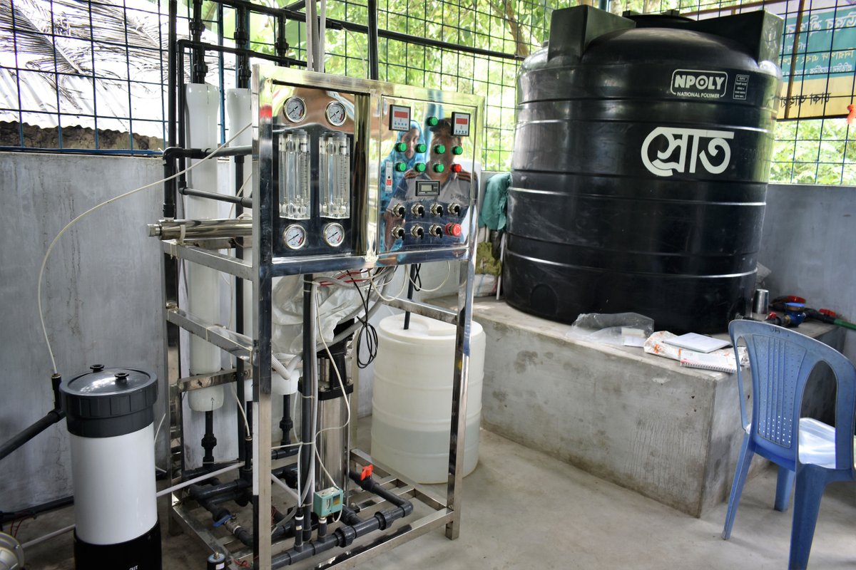 HumanAppeal's tweet photo. We’ve finished installing 2 reverse osmosis water filtration plants in Satkhira, #Bangladesh, in partnership with @DAM_UK. While we work on a 3rd, the community holds 12 monthly hygiene awareness and advocacy meetings. Thank you all for helping to bring clean water to Satkhira🙏🏾 https://t.co/XUjOKa7Rlu