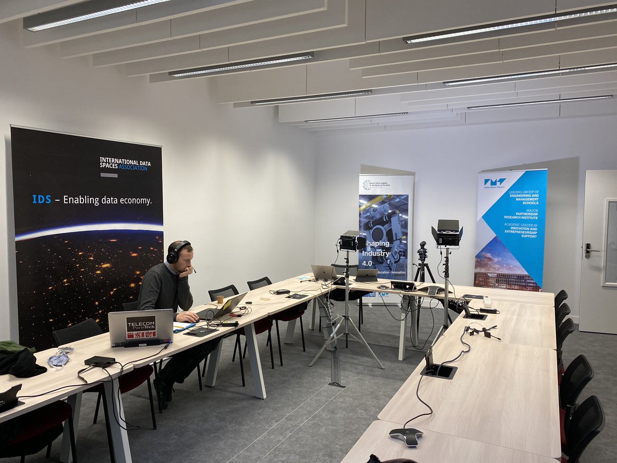 pgmeunier's tweet photo. Backstage of a Winter School in 2020 era: 33 speakers from all Europe over 12 sessions, hundred participants live. The first Winter School Future of Data Sharing for Manufacturing Industry is up &amp; running. What’s your backstage like @ids_association ? https://t.co/Us8miIcpnW