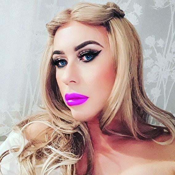 trans_jenna's tweet photo. Hows your day going ? Loving my purple lippie today 💋 #purplelipstick #lips #tgirls #trans #tgirl #shemale #shemales #trans #brightlips #wednesdaythought #todayslook #transexual #transmodel #blondebeauty #wingedeyeliner #glamourgirl #ashblonde #ts https://t.co/ga9EojXV9h
