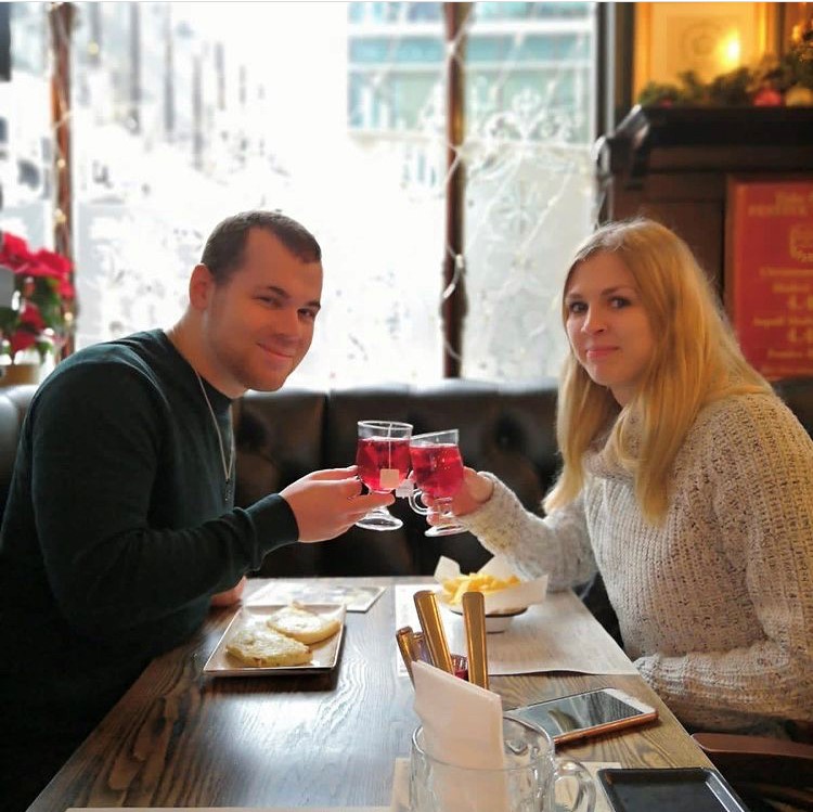 easyHotel_Vic's tweet photo. Our neighbours, @thealbertvictoria are now OPEN and very excited to welcome you back!
#VictoriaLondon #Foodie #babyitscoldoutside❄️ #Return2.0 #Albert #Victoria #JollyGood #lifeinpubs #londonpubs https://t.co/wYy37QvPZ0