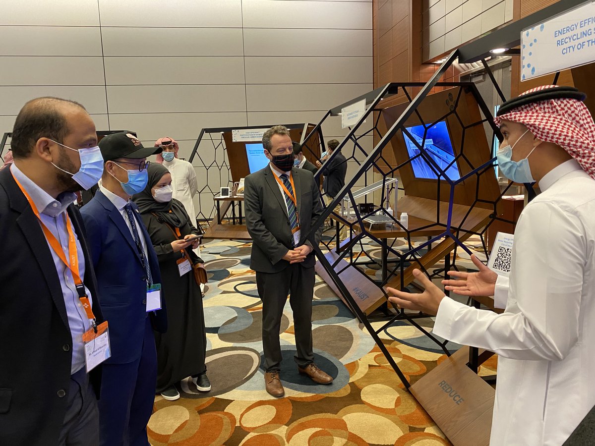 MuhammadWater's tweet photo. @SaikalyPascal PhD student @MohAlomari77 explaining our energy-efficient decentralized wastewater recycling technology to President @KAUST_News
CTO @Aramco at #KAUST #CircularCarbon Initiative (CCI). #circularcarboneconomy #thisiskaust #innovation https://t.co/tbJF4Ax6NY