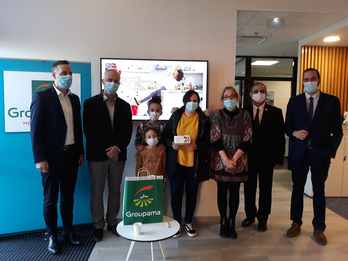 HeleneMorello's tweet photo. Collaborateurs et élus de @GroupamaMed mobilisés pour remettre 1million de masques aux enfants de sociétaires. 
Aujourd'hui à l'agence Avignon Cap Sud, avec les présidents de la fédération 84 et de la caisse locale.
#solidarite en cette période de #CriseSanitaire 
@LaVieGroupama https://t.co/1w7q7Wu9XH