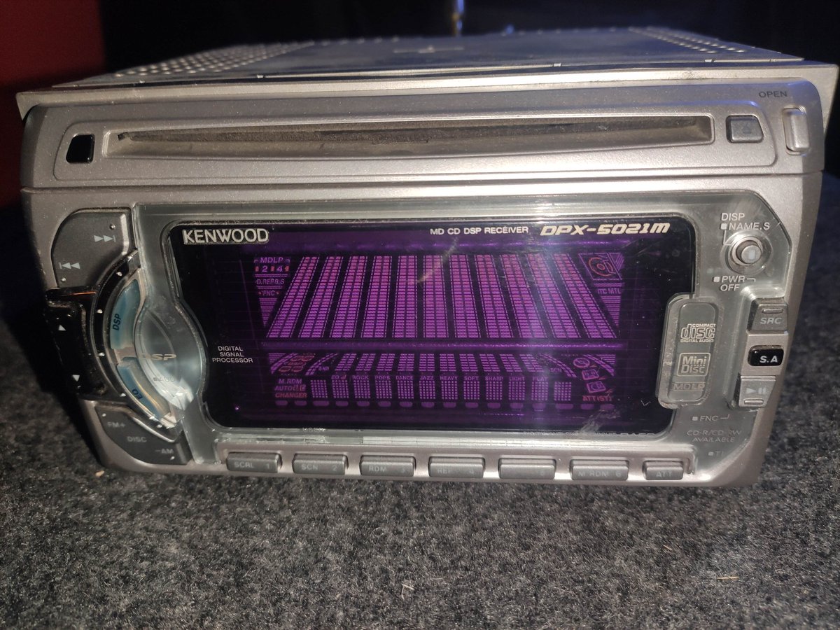 Ohtani Kogyo 車両火災危機 エンジン切ってもオーディオがoffにならないという依頼があり 取り外して配線を確認すると 一部配線がショートして燃えている箇所がありました 10年以上ナビやオーディオが取り付けたままの場合 配線を点検した方がいい