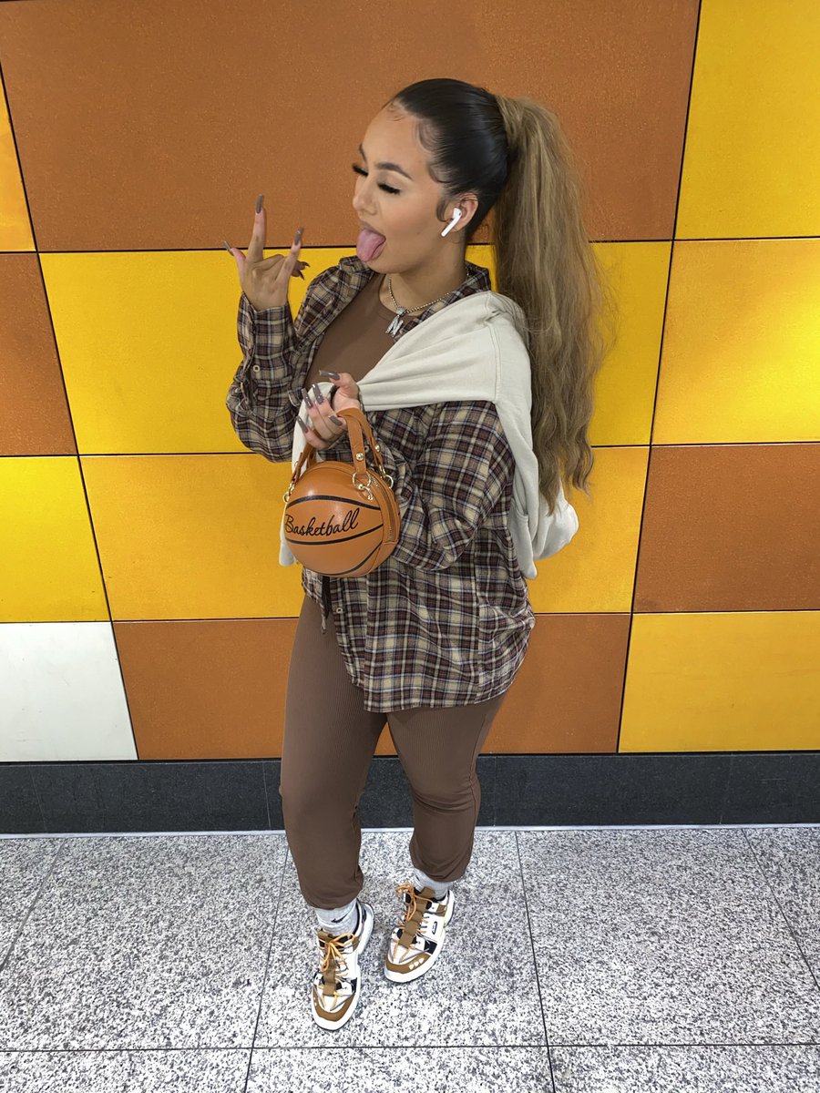 TalBrea's tweet image. She say she want some young slime love 💚