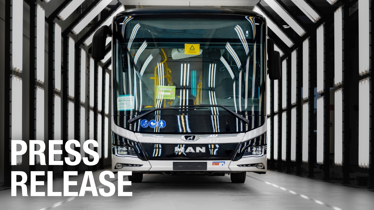 MANtruckandbus's tweet image. The #seriesproduction of our battery-powered buses was successfully launched in October. The first customer vehicle to come off the assembly line is the Lion's City 12E, with the 18 metre articulated version following in 2021. #eMobility More: go.man/poRdrHZk