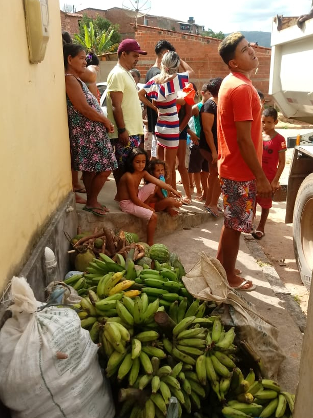 MST_Oficial's tweet photo. 🚩✊🏾 Ainda como parte das ações do Dia Estadual de Luta Contra a Violência e a Impunidade no Campo e na Cidade, 2 toneladas de alimentos foram doadas na cidade de Flexeiras (AL).
15 anos de impunidade!
#JaelsonVive
#BastaDeViolênciaNoCampo #AlimentoSaudávelÉumDireito https://t.co/n88tJ4CgCD