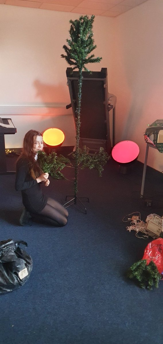 Targeted Support Space LHS (@spacetargeted) on Twitter photo Our resident Christmas Elf Casey has made sure our tree is looking good this year ๐ <a href="/S4LHSYT/">S4 Year Team</a> Our resident Christmas Elf Casey has made sure our tree is looking good this year ๐ <a href="/S4LHSYT/">S4 Year Team</a>