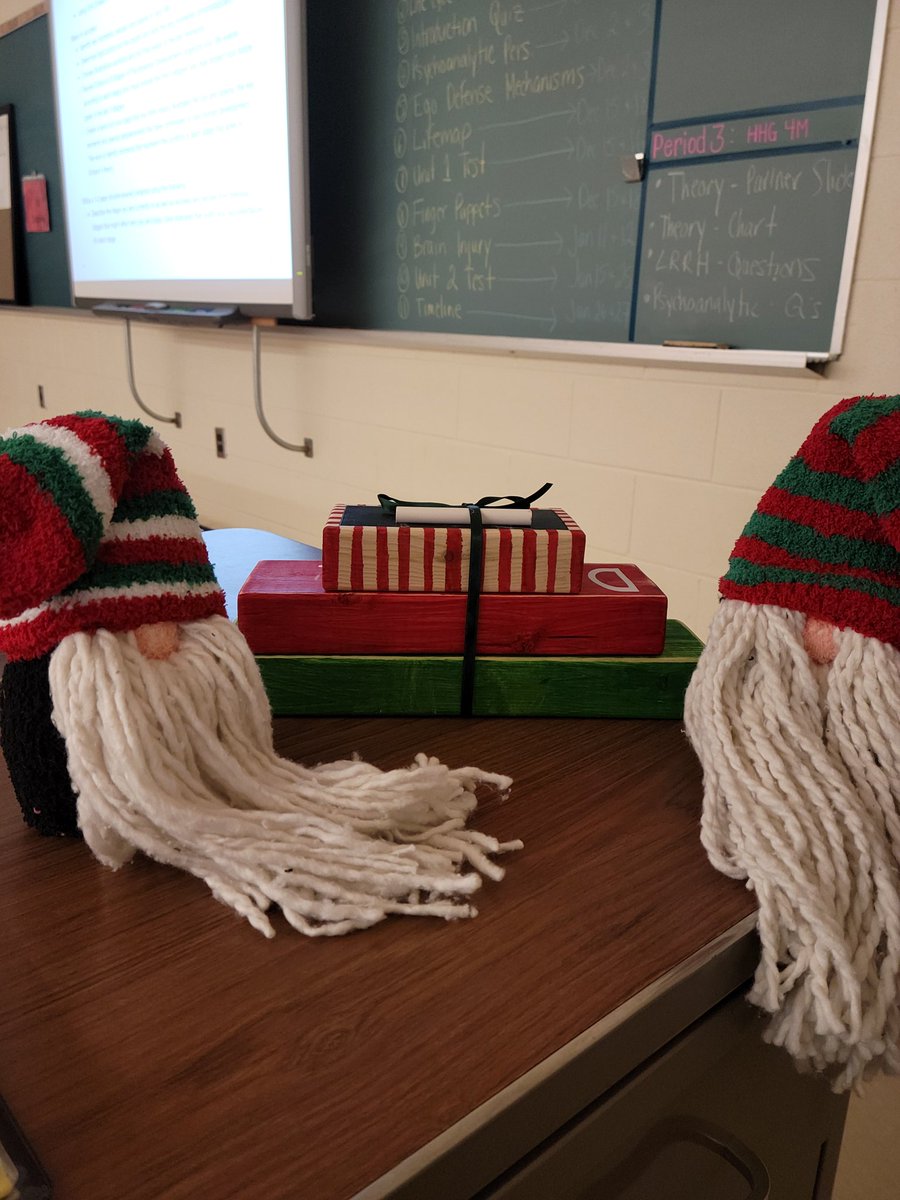Thank you to our <a href="/MontcalmCougars/">Montcalm Cougars</a> Work Experience students for the lovely Christmas crafts this year! I can't wait to start my countdown 🎁 <a href="/brittbalina/">Brittany Balina</a>
