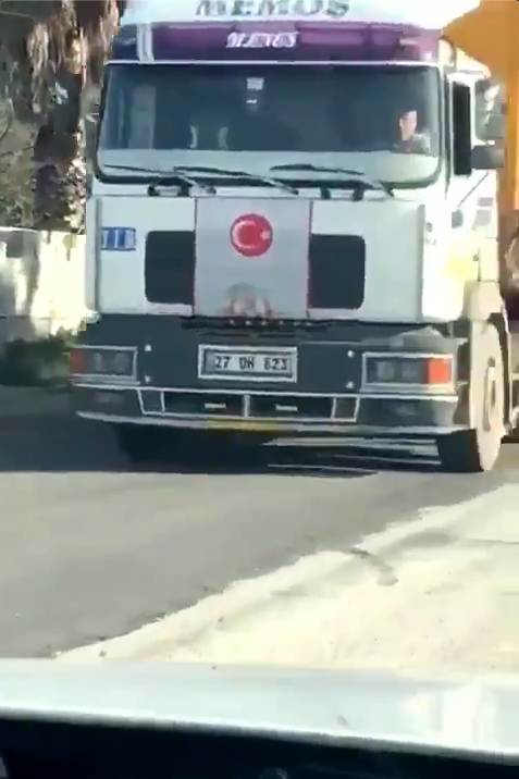 At the end of the second video another truck approaches. This one also has Gaziantep plates (27 DH 623) and the same banner as the other two. Possibly related a Mitsubishi (Triton?) pickup with Ankara plates - 06 (D or B)PE 623 (10/10) - follows directly behind it. (10/10)