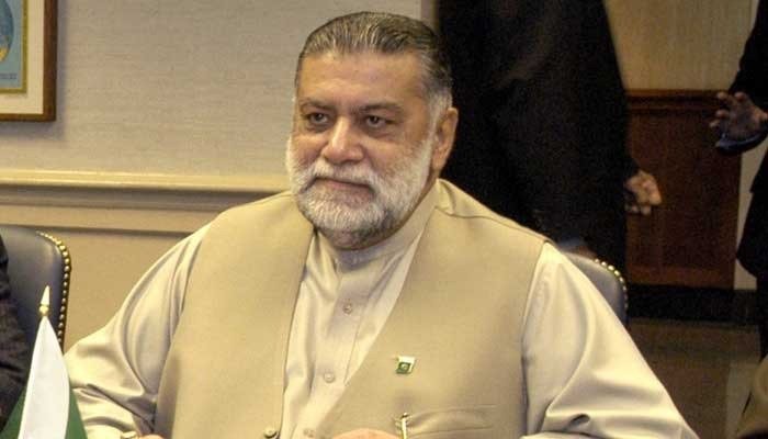 MuhammadKhursid's tweet photo. Former prime minister Mir Zafarullah Khan Jamali passed away on Wednesday, confirmed Senator Sana Jamali.
According to reports, the former prime minister had been seriously ill for the past three to four days and had been on a ventilator.
#VoiceForPeace #RIPJamali https://t.co/Y12J043Dsq
