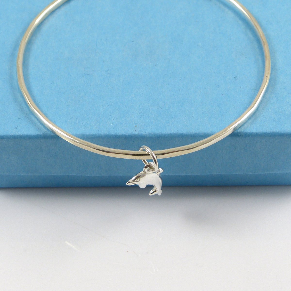 TheStrandline's tweet photo. Solid Sterling Silver Dolphin Bangle, Bangle Bracelet, Sterling Silver Bangle, Hammered Bangle, Nautical, Beach Wedding https://t.co/UWCjpu4VKb #womaninbiz #UKGiftAM #supportsmallbusiness #EarlyBiz #Northumberland #thestrandline #ChristmasGift #CharmBangle https://t.co/oM23y4f2sS