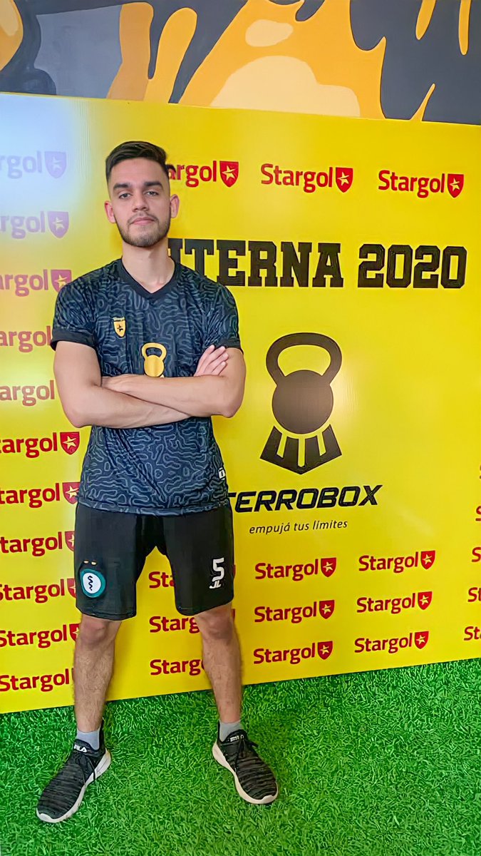 Dioses2021's tweet photo. Dios #5: Archie Ferreira

Si, Archie es su nombre 😂
Ganó miss mariposon sobrio 🦋 
El más querido de la facu ❤️ y por las nenas😏
El más joven del grupo 👶🏻 
El CrossFiter 🏋️‍♂️ 
San Archie 😇 
El más letrado 🤓 
Usa los dos signos de interrogacion ¿? 
Asistencia 79% 🤯 https://t.co/JMCBvCFyp2
