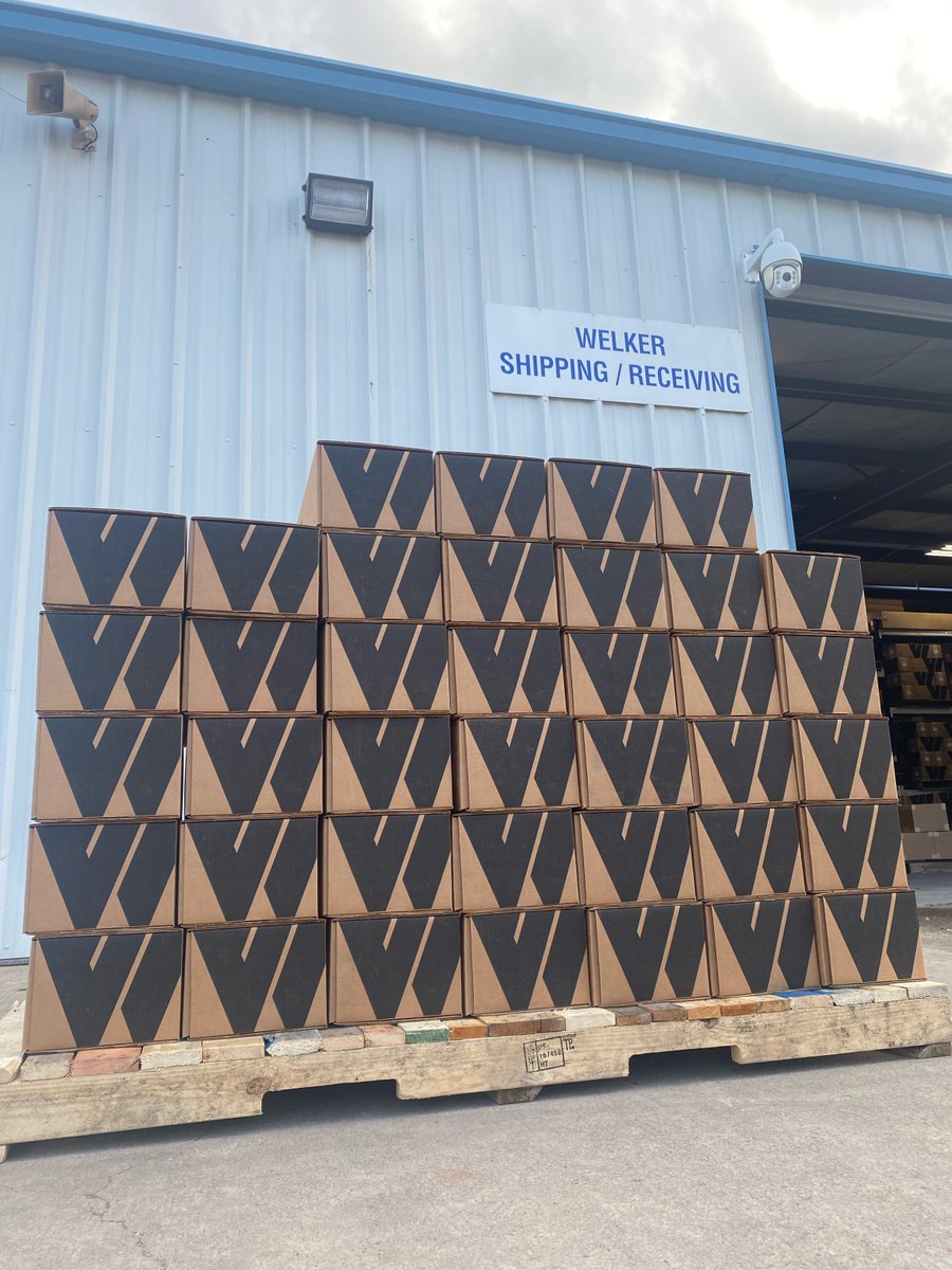 WelkerInc's tweet photo. Caught you counting 🧮
There are 3️⃣9️⃣ 500 cc #Welker CP-2 #ConstantPressure Cylinders boxed up & ready for their trip to our end-user.
Learn more https://t.co/38oTmYceE3
#WhatsShippingWednesday🚛 #OilAndGasIndustry #NaturalGasIndustry #Sampling #DepartmentOfTransportation https://t.co/Qze5S7te1R