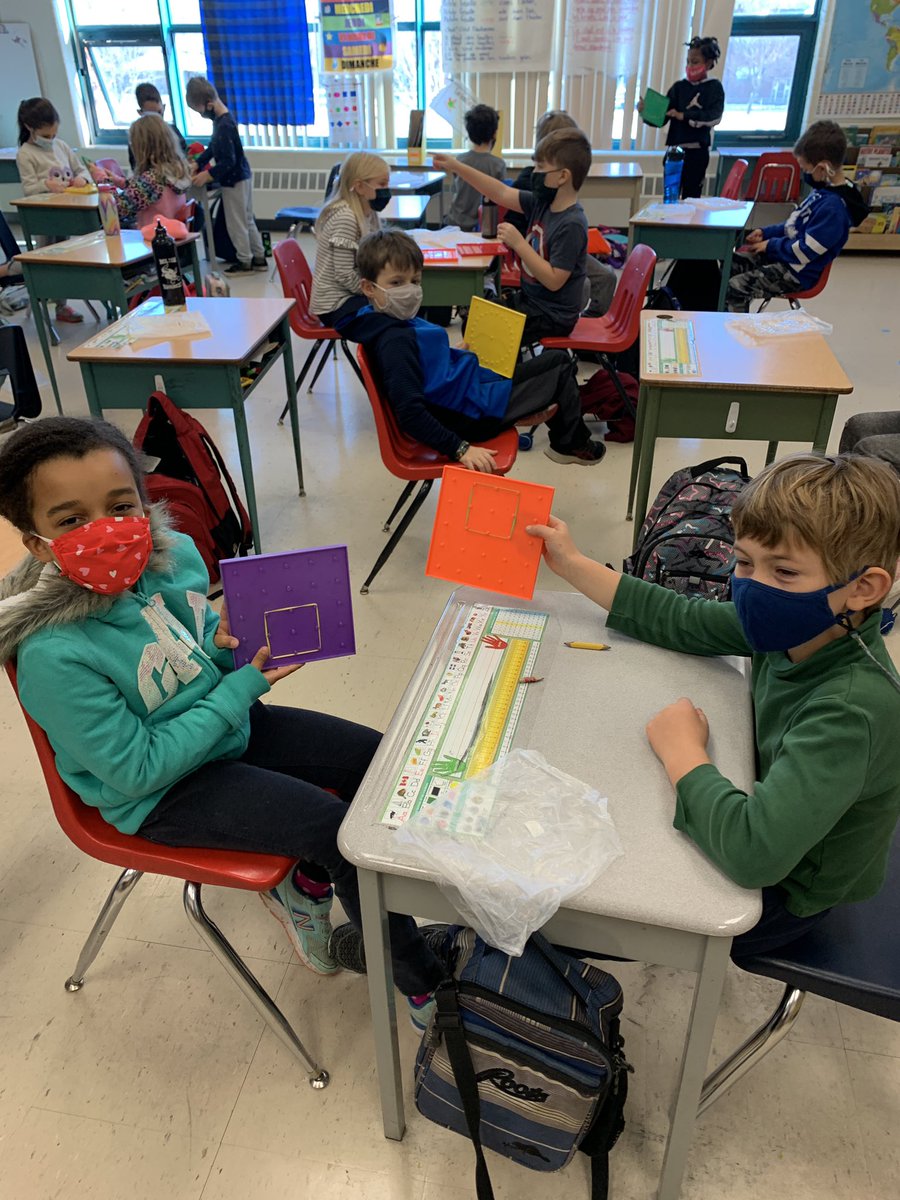 Chabot_secondST's tweet photo. Ce matin c’est la bataille des formes congruentes avec les géo-plans. @tdsb_secondst @TDSB_fsl @tdsb @DebbieDonsky https://t.co/yyorDvifsr