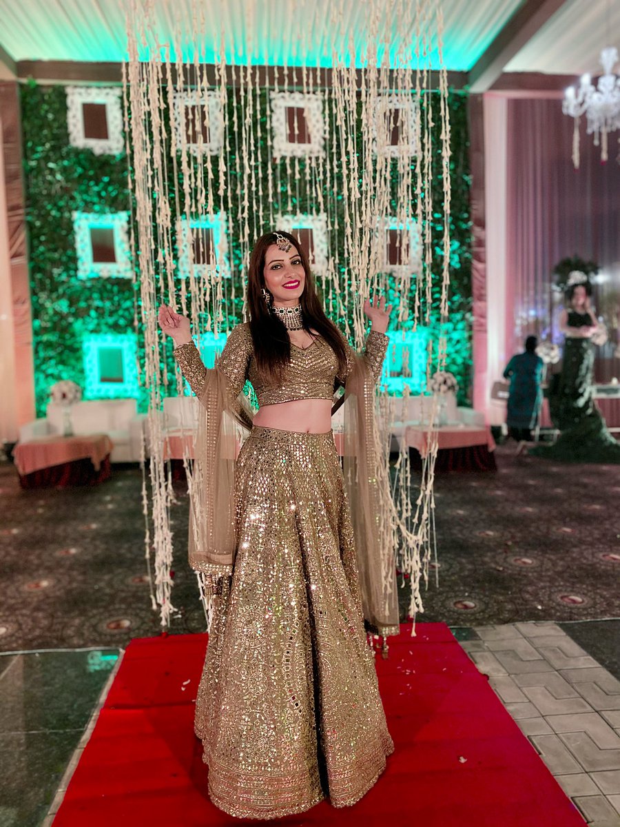 AnchorPiya's tweet photo. SHAHJAHANPUR ON 26th November #tbt #anchor #work #duty #life #good #positive #vibes #destinationwedding #love #look #fitness #blogger #influencer #photography #pftd #ootd #photooftheday #instagood #fashion #traditional #lehnga #designer #instagram #outfit @studioamas https://t.co/1rI0khGMXC