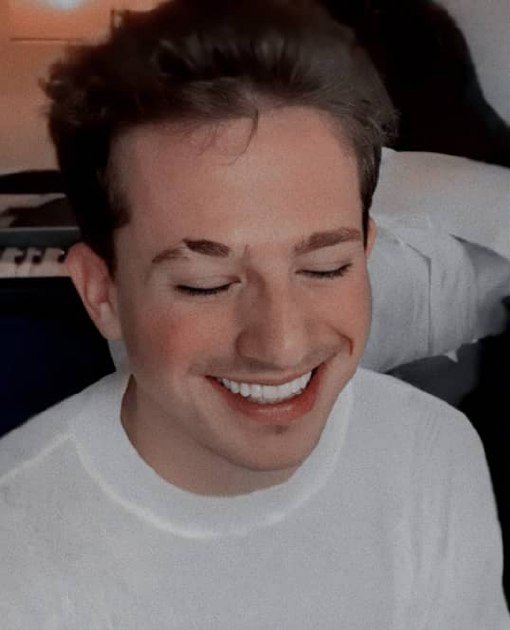sofvckingsad's tweet photo. Twenty-nine thing I love about Charlie Puth | a birthday thread 
#HappyBdayCharliePuth https://t.co/qvZPqtue6Y