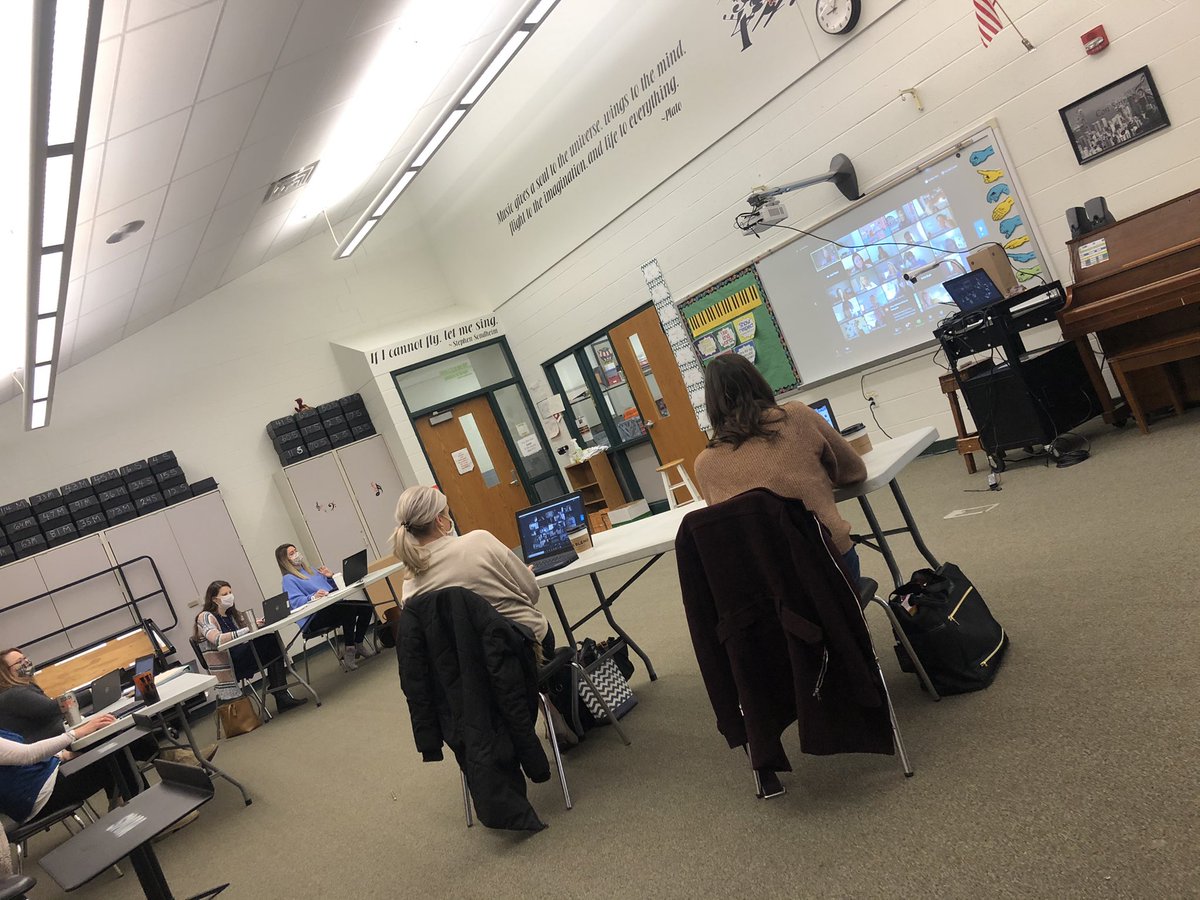 hlhb13's tweet photo. Excited to have our teachers learning about virtual guided reading with @hellojenjones @ILASCD! #thisisd52 https://t.co/PNJT6lzqYf