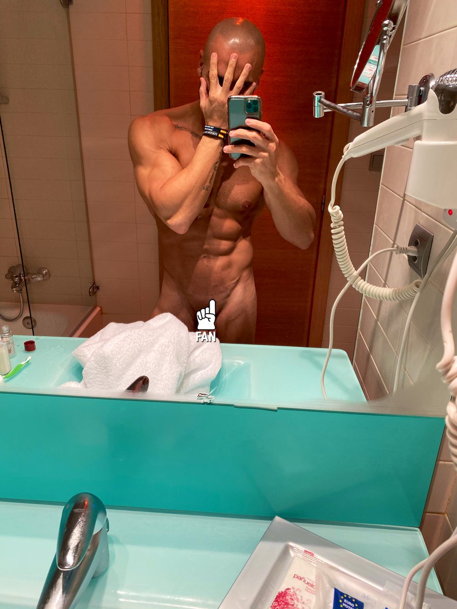 Lolo_Model tweet media