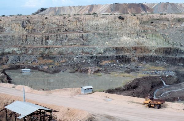 east_facts's tweet photo. IMAGES: Mwadui Mine in Shinyanga, Tanzania. https://t.co/sEdO5oxPPG