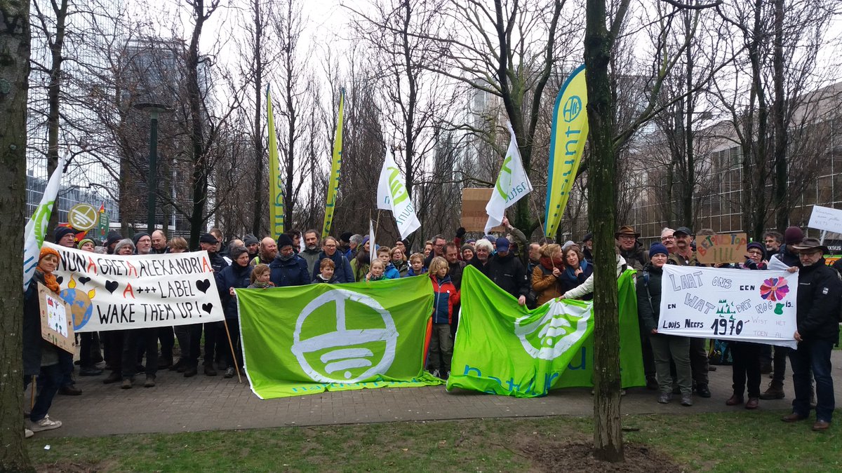 MijnNatuurpunt's tweet photo. De laatste uren zijn ingezet! ✊ #60HoursForClimate
Om 19u eindigt ons 60 uren protest en zullen 60 activisten opgekomen zijn voor 60% minder CO2 tegen 2030.
Dezelfde spirit als 2j geleden dus, toen we met meer dan 100.000 mensen op straat kwamen. 🙏✊ https://t.co/z3ufSd3x1z