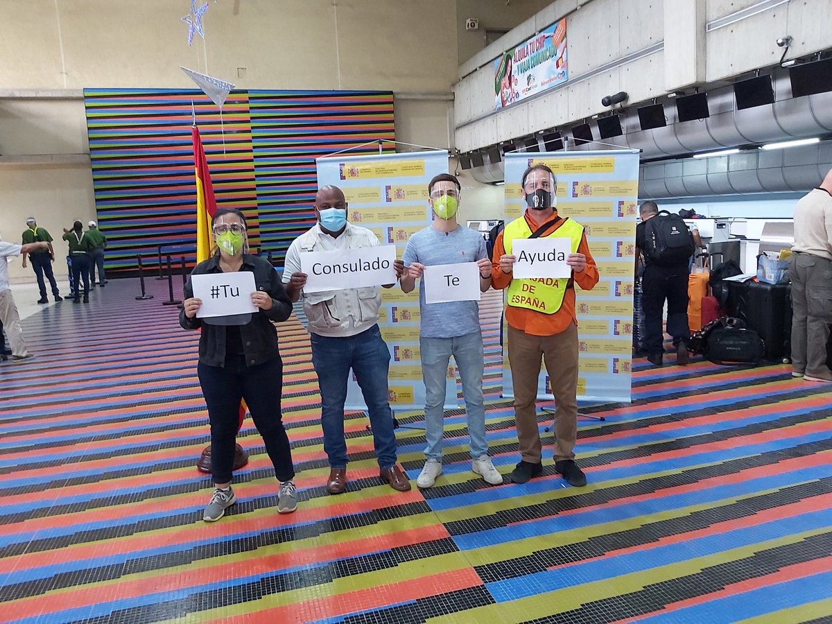 ConsEspCaracas's tweet image. 🛩Estamos en el Aeropuerto Internacional de Maiquetía comenzando los controles para un nuevo vuelo especial operado por @AirEuropa Más de 300 españoles, comunitarios y residentes regresan a sus hogares🇪🇦

Pedimos a los pasajeros paciencia y respeto a las indicaciones sanitarias.