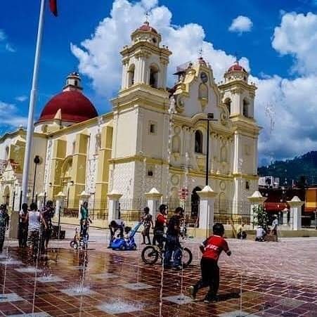 AvilaJavier10's tweet photo. Santa Catarina Juquila, municipio perteneciente a la costa oaxaqueña, un sitio lleno del misticismo, magia y color que caracterizan a Oaxaca, recibió el nombramiento de Pueblo Mágico por parte de la Secretaría de Turismo del Gobierno de México.

 ¡Enhorabuena!
#Oaxaca
#Juquila

! https://t.co/qCs3AIkZld