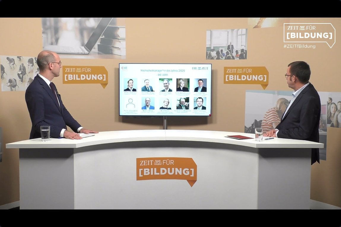zeitfuerx's tweet photo. Wer wird #Hochschulmanager der Jahres? Jetzt bei #ZEITfBildung. Mit Prof Dr. @FrankZiegele und Manuel Hartung @DIEZEIT @che_concept
https://t.co/7s3b8TPVVV https://t.co/wl3s3Mn95t