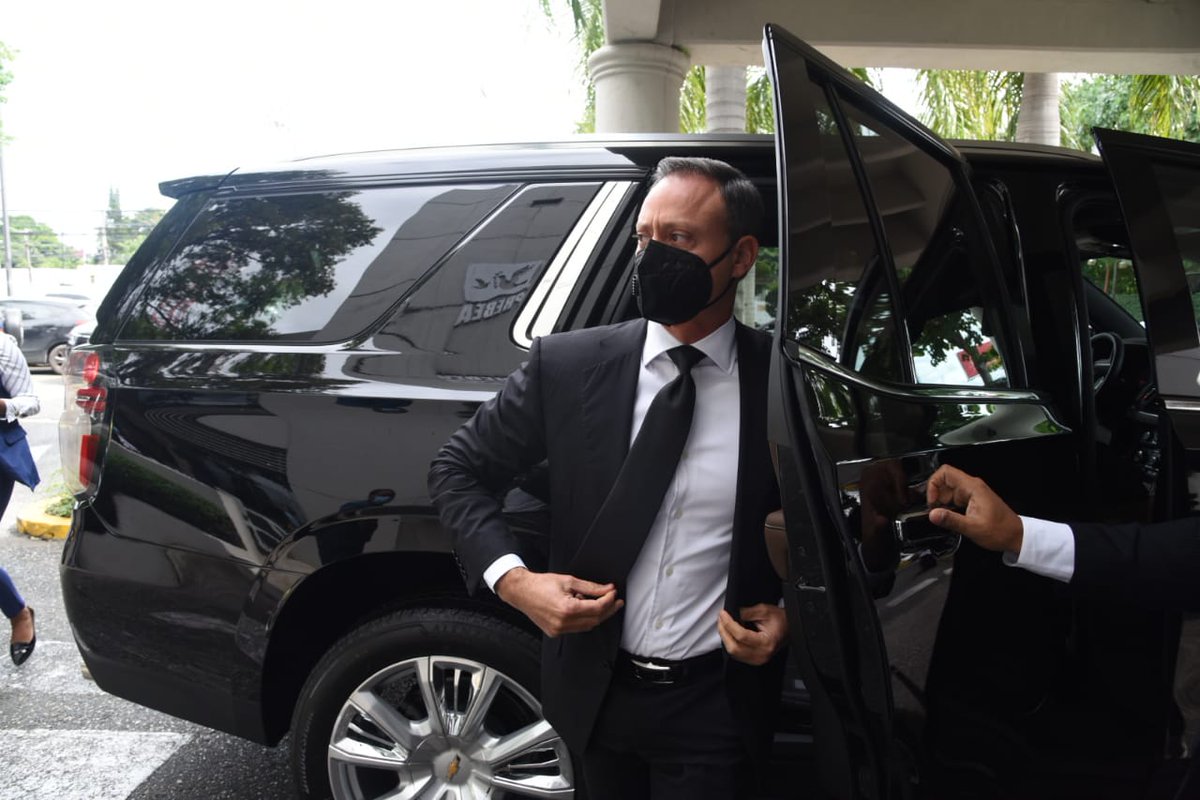 DiarioLibre's tweet image. |#ÚltimoMinuto| El exprocurador Jean Alain Rodríguez se presentó en el velatorio del exfuncionario César Prieto.