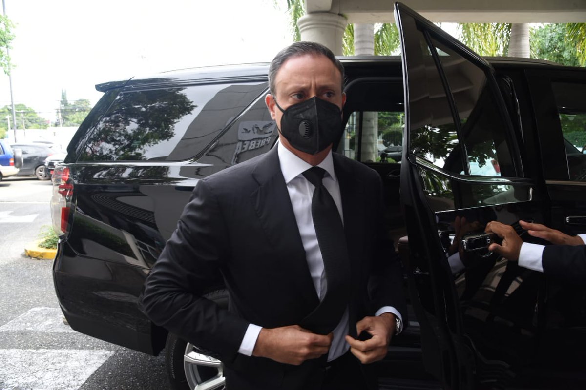 DiarioLibre's tweet image. |#ÚltimoMinuto| El exprocurador Jean Alain Rodríguez se presentó en el velatorio del exfuncionario César Prieto.