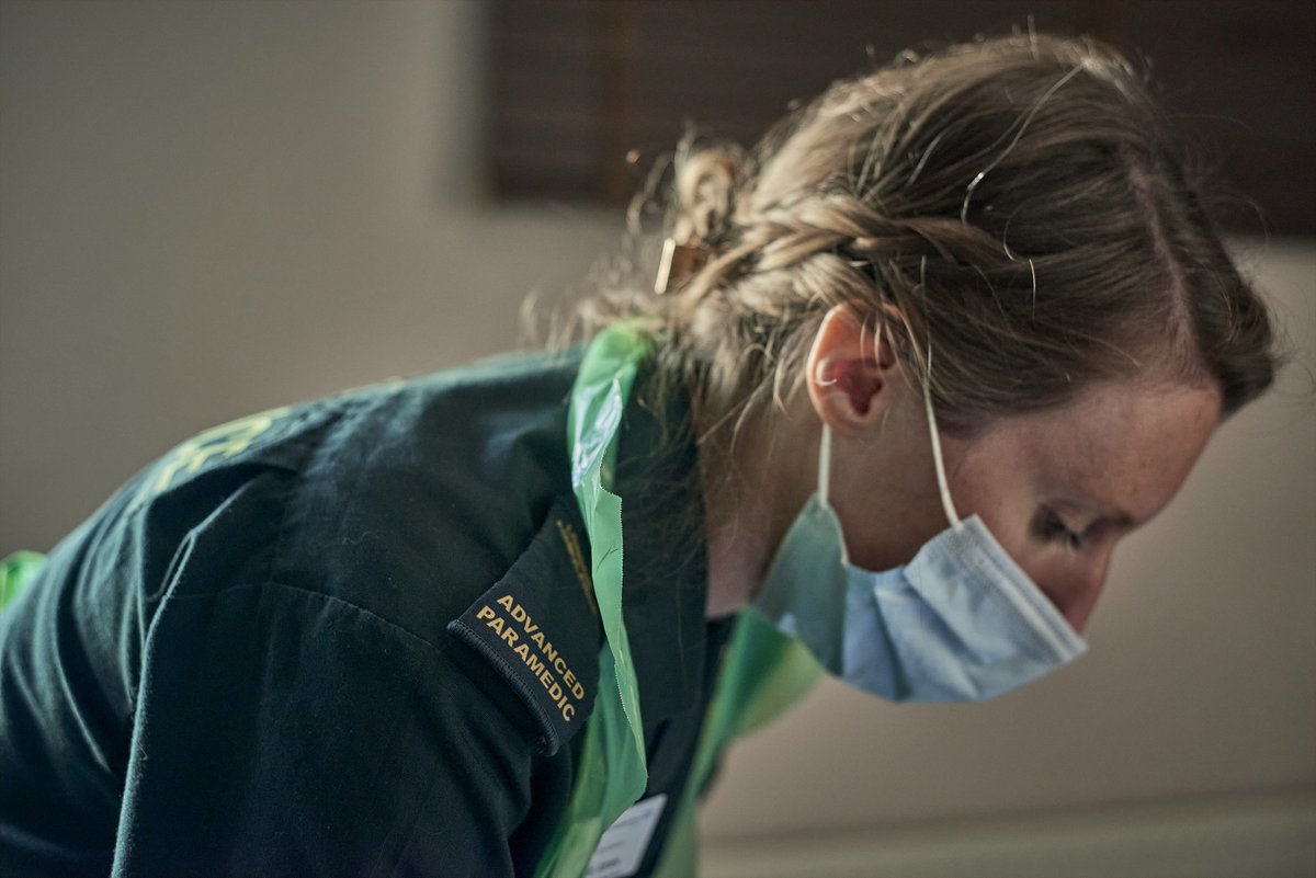 Ldn_Ambulance's tweet photo. Our crews wear different types of face masks and other PPE to protect themselves and to protect our patients. 

If we come to your home, please also wear a face covering unless you are exempt, and maintain social distancing where possible.

#TeamLAS https://t.co/Tt3m03EWb3