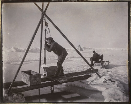 Nansen pioneered techniques and  #survival skills for Arctic exploration. As an  #oceanographer, Nansen invented a water sampling bottle, discovered an important Arctic current, noted the phenomenon of ‘dead water,’ reported ‘dirty ice,’ and contributed to the Ekman theory /7