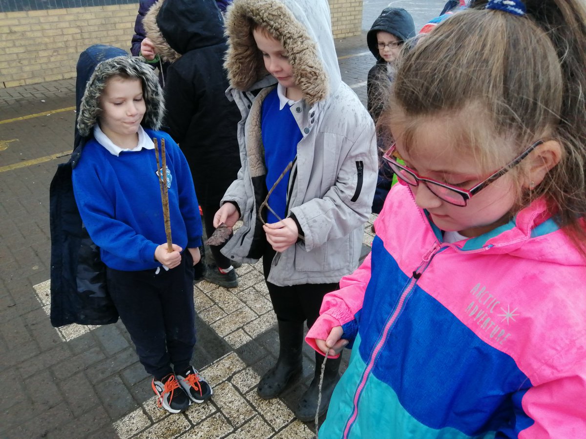 MissHedges_'s tweet image. The word of the week for P4 is 🌟pattern🌟 The class learned about what this means when talking about computing. They collected sticks and leaves and compared what was the same and what was different about all of the objects. #VPStech #UnpluggedComputing #ComputationalThinking