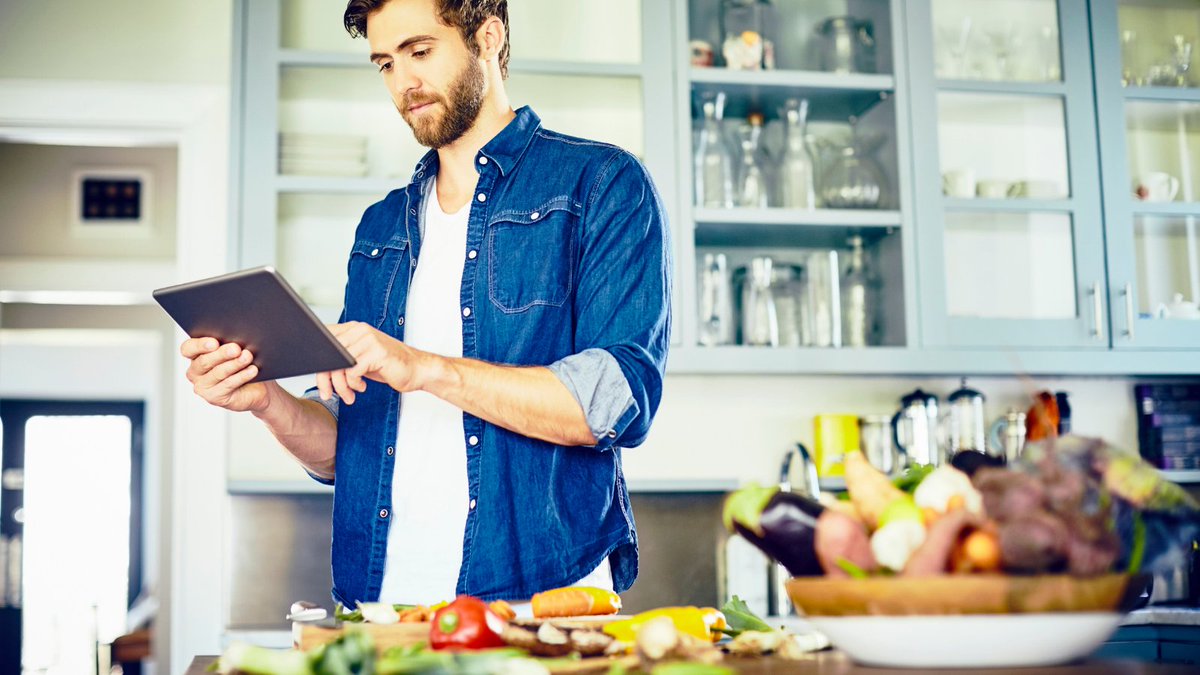 Парень на кухне. Мужчина пьет кофе на кухне. Look he is in the kitchen. Мужчина на кухне. Мужчина на кухне.