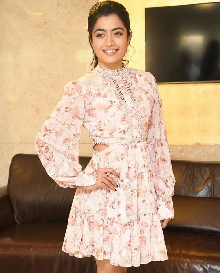 ನನ್ನ ದೇವತೆ ರಶ್ಮಿಕಾ  @iamRashmikaನೀವು ನನ್ನ ಚಿನ್ನದ ಗೊಂಬೆನಾನು ನಿಮ್ಮ ಸಿಹಿ ನೋಟವನ್ನು ಪ್ರೀತಿಸುತ್ತೇನೆನೀವು ಸೌಂದರ್ಯದ ದೇವತೆನೀವು ಕಾವೇರಿಯಂತೆ ಶುದ್ಧರುನೀವು ಶ್ರಾವತಿಯಂತೆ ಸುಂದರವಾಗಿದ್ದೀರಿನೀವು ನನ್ನ ಹೃದಯ ಬಡಿತನೀವು ನನ್ನ ಜೀವನಕ್ಕಿಂತ ಹೆಚ್ಚುಸಾಕಷ್ಟು ಪ್ರೀತಿ ನಿಮ್ಮ ಪ್ರಾಮಾಣಿಕ ಅಭಿಮಾನಿ  #RashmikaMandanna