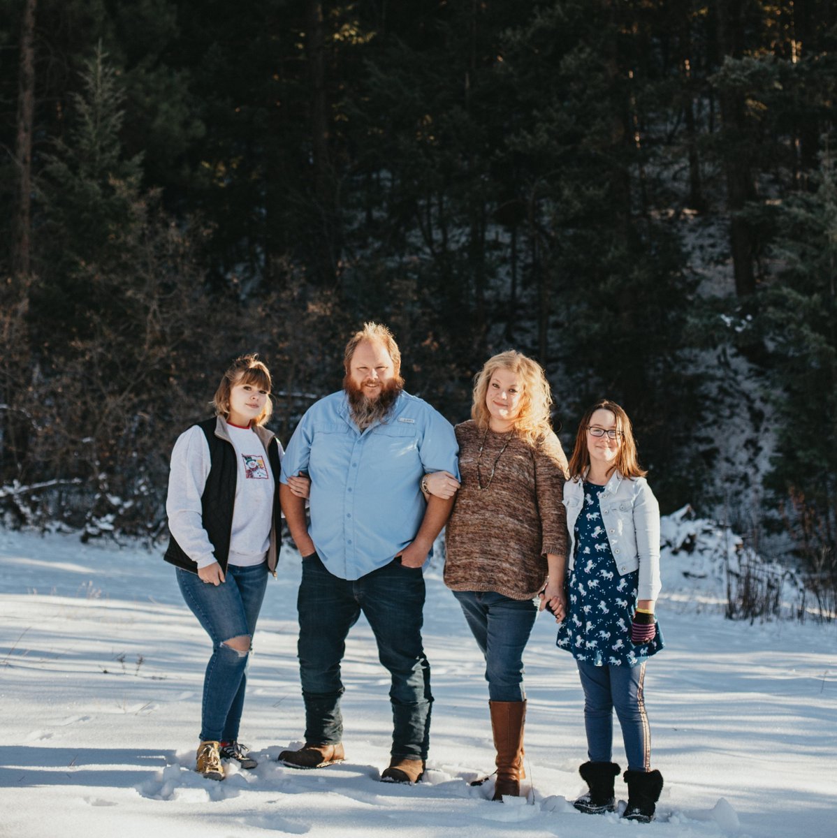 N_Neumannphoto's tweet photo. I MOUNTAIN LOPEMANS I
.
.
Laughs, love, and all the fun you could have right here in this family!
.
.
.
#family #familyphotography #familyphotographer #denverphotographer #denverphotography #coloradophotographer #nickneumannphoto #familyportraits #2020photographer #2020 https://t.co/VyjS2FJzMR