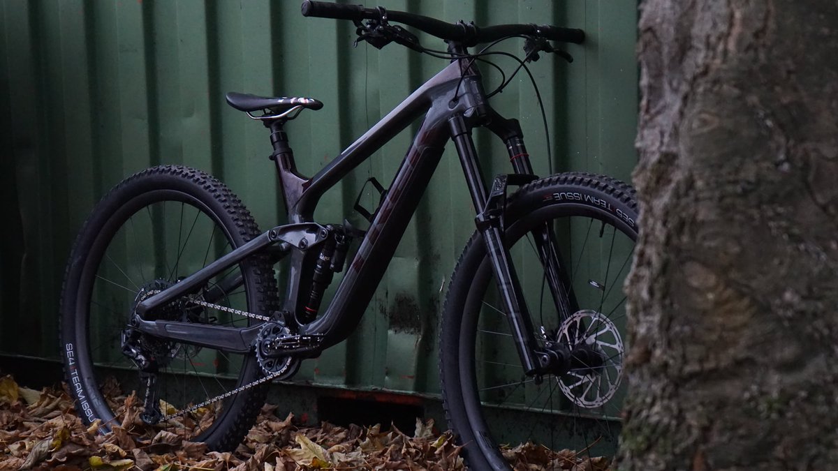 southdownsbikes's tweet photo. One of our employees brand new Trek Slash 9.9 XO1!
What do you think of this beast? Let us know!
#mtb #mtblife #mtblifestyle #mtblove #trek #trekbikes #trekslash #fullsuspension #enduromtb #endurobike #racebike #racemachine #2021race #raceseason #southdownsbikes #bingobongo https://t.co/p9YXF2z82a
