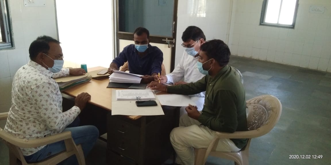 જિલ્લા મેલેરિયા કચેરીની ટીમ દ્વારા પ્રા.આ.કે ભીંડા, અને ગઢકા ખાતે વાહકજન્ય રોગ અટકાયત કામગીરીની સમીક્ષા કરી રેકોર્ડ રજીસ્ટરની તપાસણી કરી જરૂરી સૂચના આપવામાં આવી. <a href="/CDHO_Dwarka/">CDHO Devbhumi Dwarka</a> <a href="/COLLECTORDWK/">Collector Devbhumi Dwarka</a> @ddodevbdwarka @info_dbd @GujHFWDept <a href="/nvbdcpmohfw/">nvbdcp-mohfw</a> <a href="/JpShivahare/">JP Shivahare</a> <a href="/NHMGujarat/">NHM Gujarat</a>