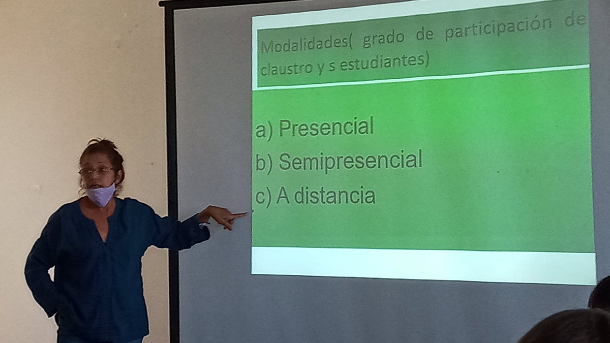 CEDEL17's tweet photo. La determinación académica del programa del Diplomado sobre Administración pública ocupa espacio en el debate ahora del Taller del proyecto #GEMCUBA de #CEDEL #Cuba https://t.co/ML7daQtqHM